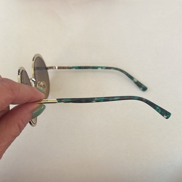 MCM Sunglasses Green & black frames - Picture 5 of 5